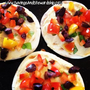 Mini Hummus Pizzas with Veggies